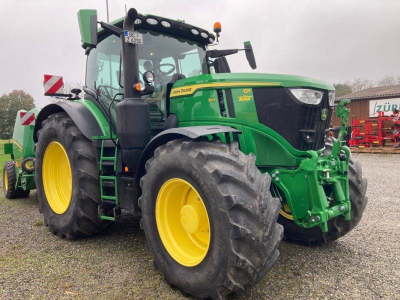 John Deere 6R250