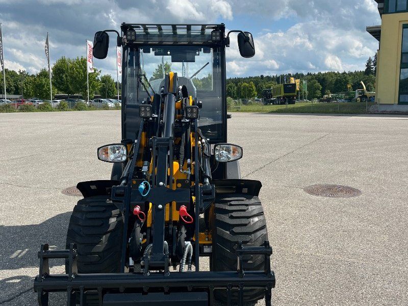 JCB 403 PLUS AGRI