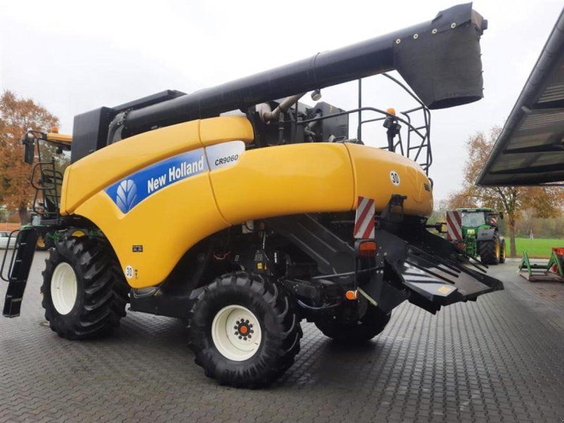 New Holland CR 9060