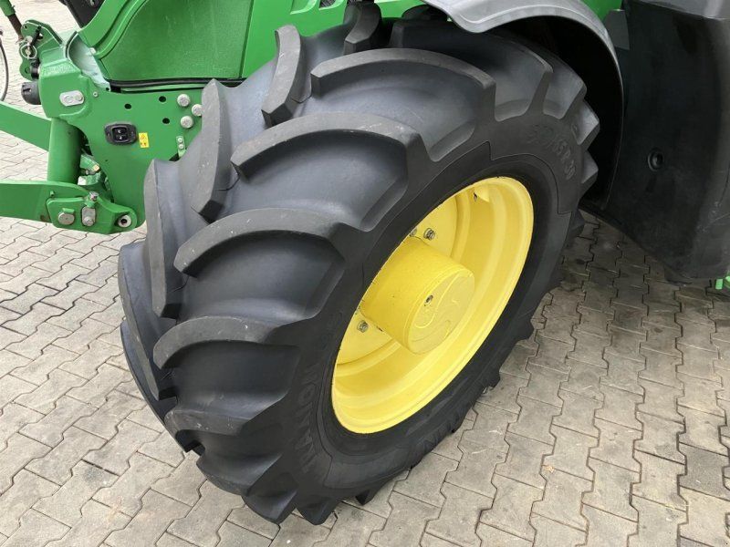 John Deere 6145R