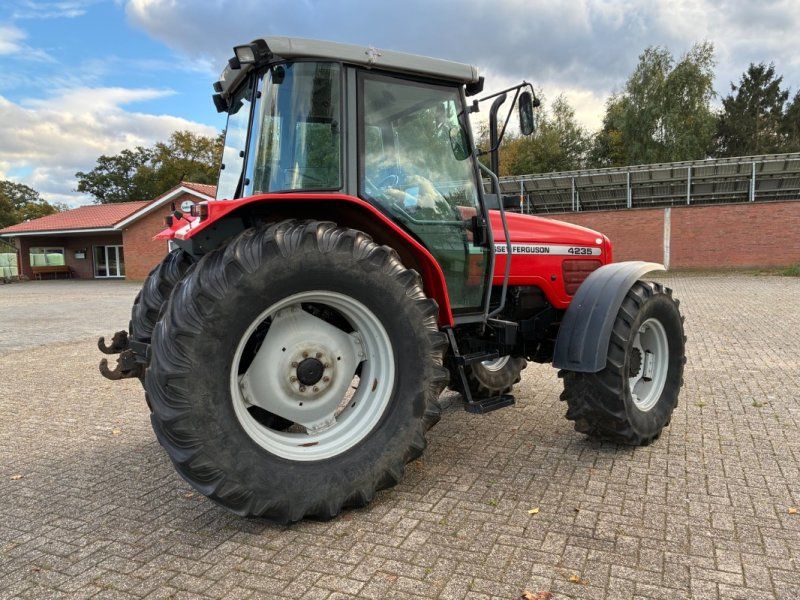 Massey Ferguson 4235