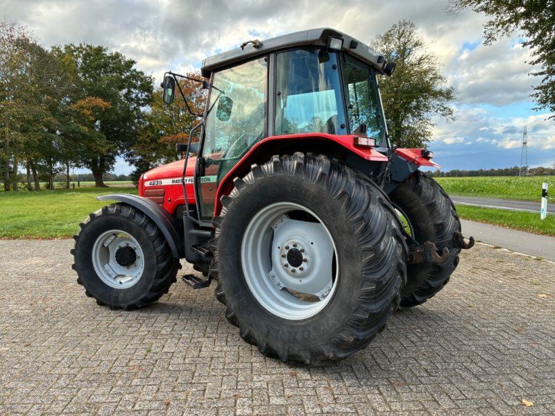 Massey Ferguson 4235