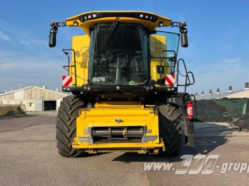 New Holland CR9.90