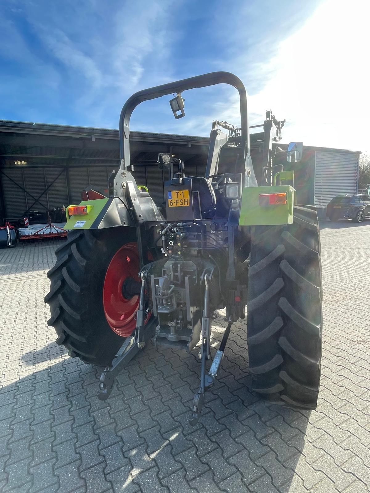 Claas Axos 340 tractor met Stoll voorlader