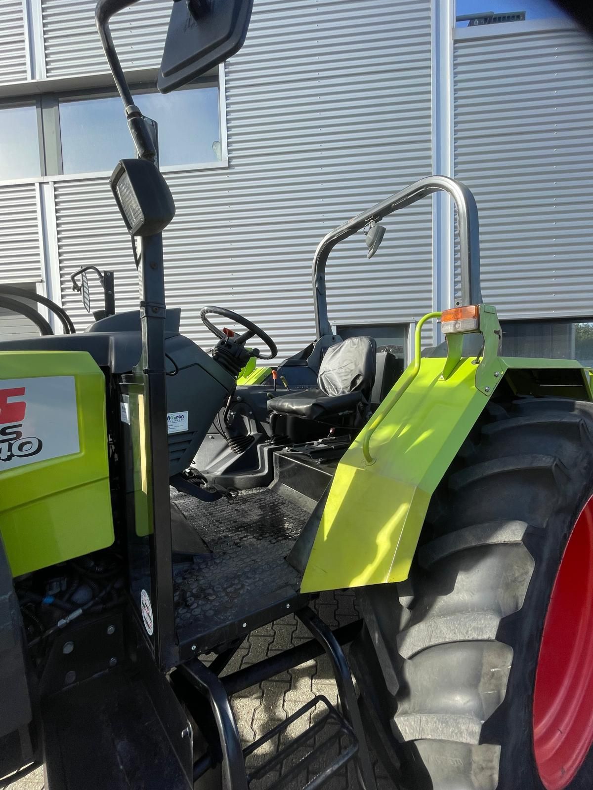 Claas Axos 340 tractor met Stoll voorlader