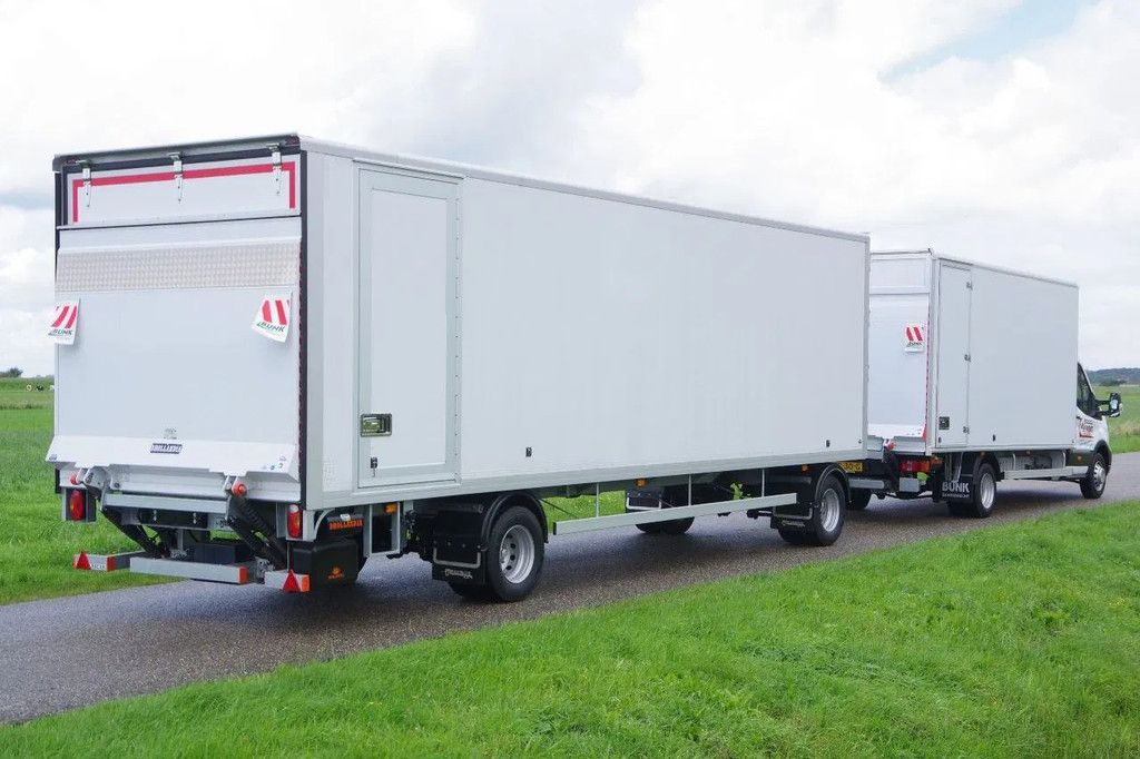 Ford Transit bakwagen 5,0 m. (luchtremsysteem/vangmuil) + Gesloten schamel aanhangwagen 8,5 m.