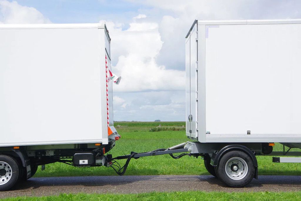 Ford Transit bakwagen 5,0 m. (luchtremsysteem/vangmuil) + Gesloten schamel aanhangwagen 8,5 m.