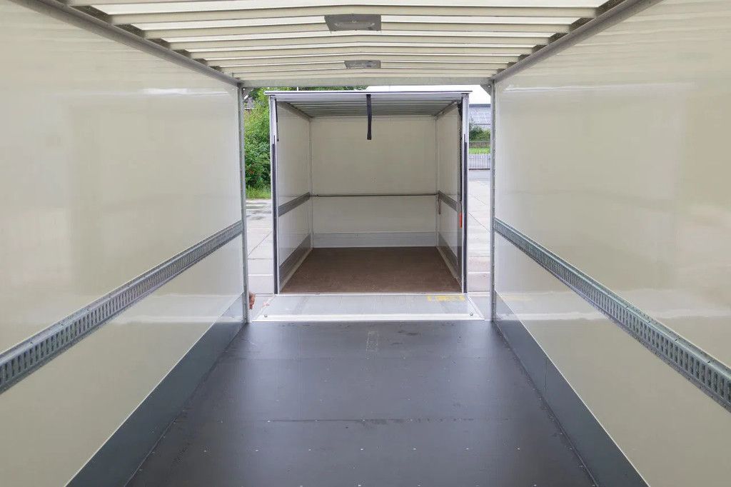 Ford Transit bakwagen 5,0 m. (luchtremsysteem/vangmuil) + Gesloten schamel aanhangwagen 8,5 m.