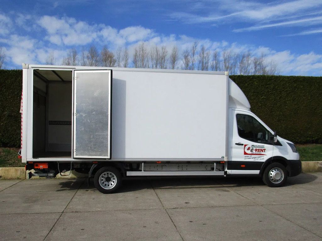 Ford Transit bakwagen 5,0 m. (luchtremsysteem/vangmuil) + Gesloten schamel aanhangwagen 8,5 m.