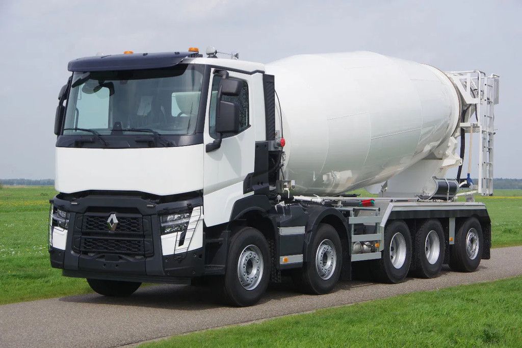Renault 10x4 49-tons naloopas met Liebherr 15M3 Mixer