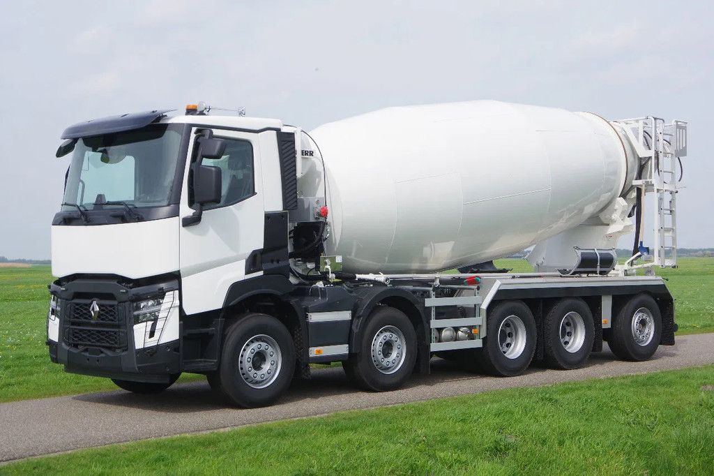 Renault 10x4 49-tons naloopas met Liebherr 15M3 Mixer