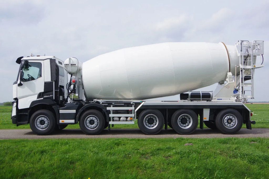 Renault 10x4 49-tons naloopas met Liebherr 15M3 Mixer