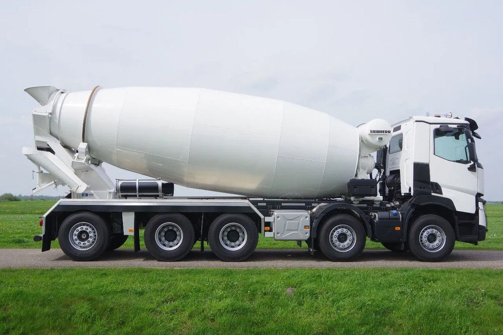 Renault 10x4 49-tons naloopas met Liebherr 15M3 Mixer