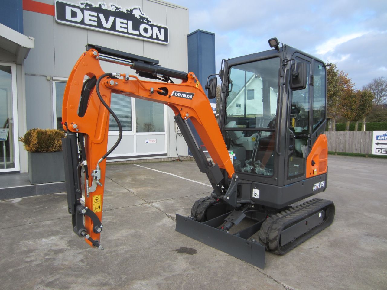 Develon DX19-7