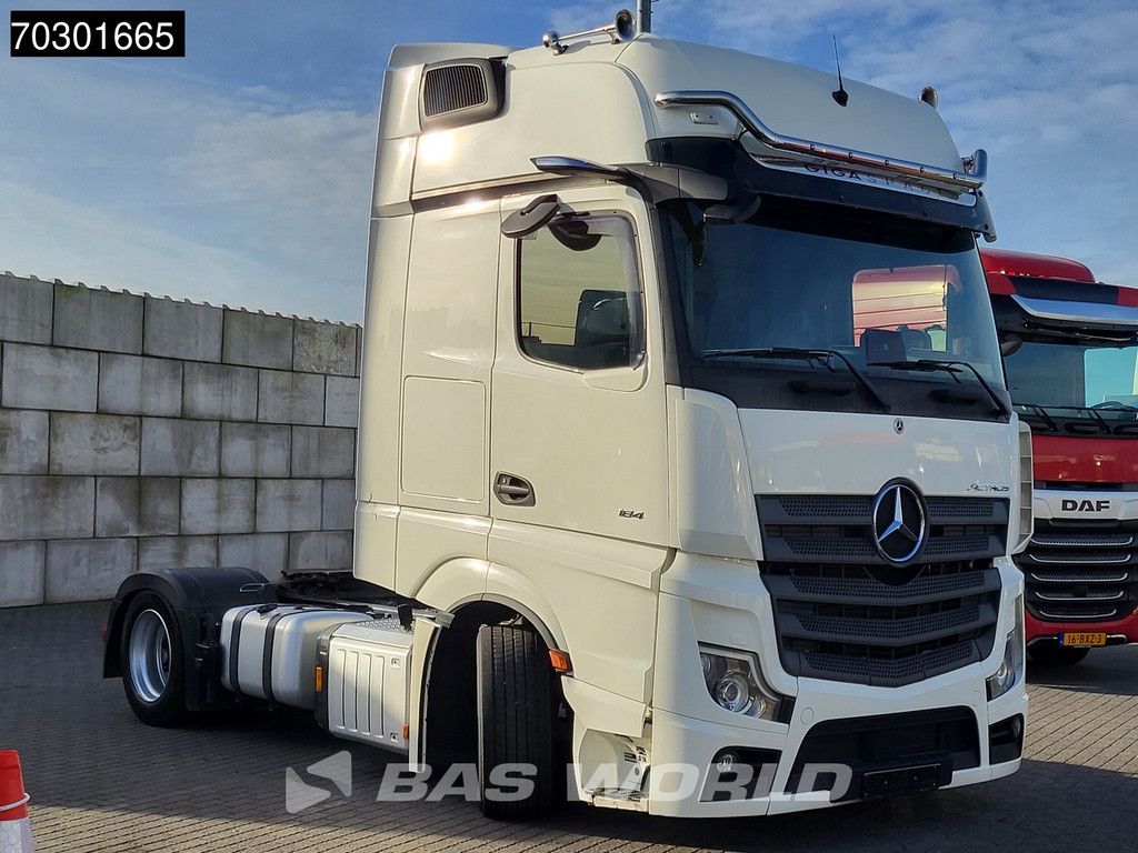 Mercedes Actros 1845 4X2 GigaSpace Mega Retarder 2xTanks ACC Standklima Euro 6
