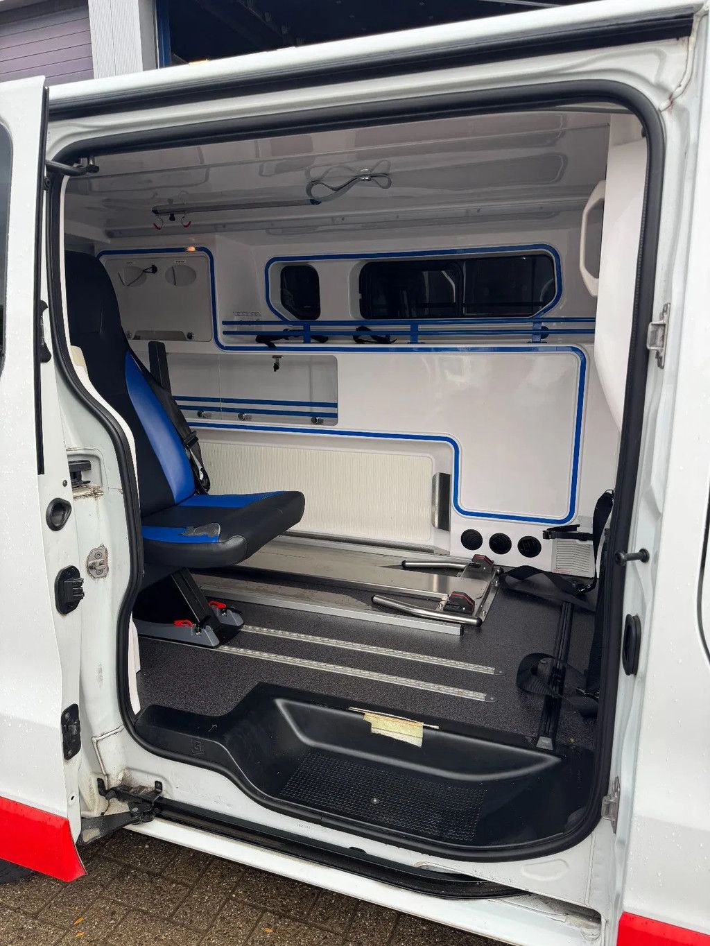 Renault Trafic **AMBULANCE-EURO 5-AC-DCI120**