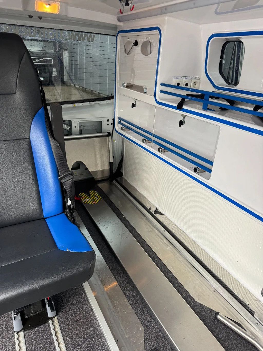 Renault Trafic **AMBULANCE-EURO 5-AC-DCI120**