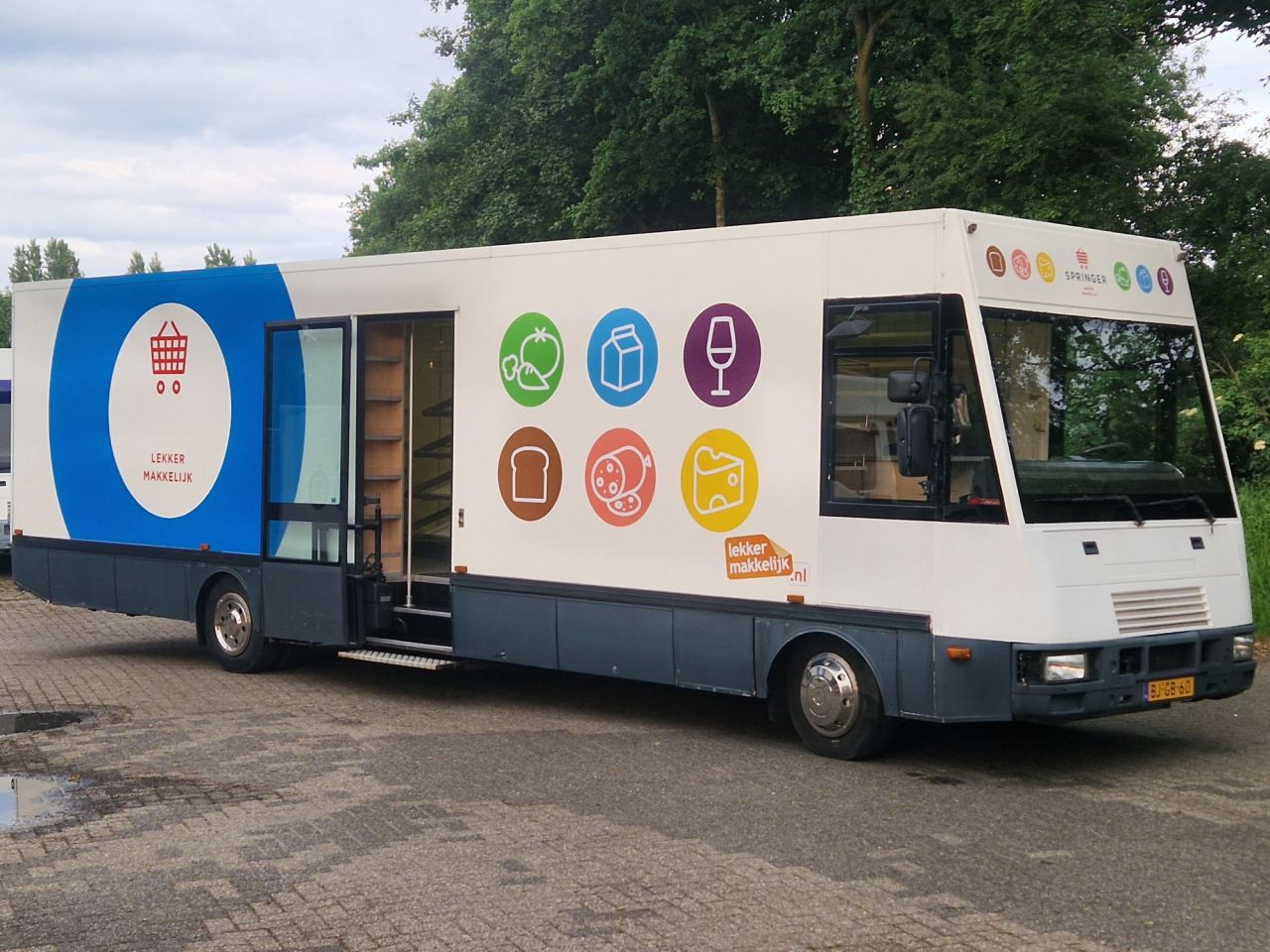 SRV wagen/rijdende winkel /verkoopwagen/ weinig KM