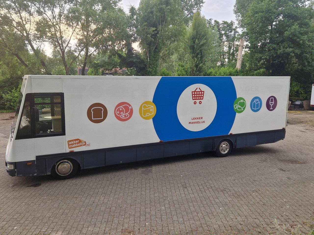 SRV wagen/rijdende winkel /verkoopwagen/ weinig KM