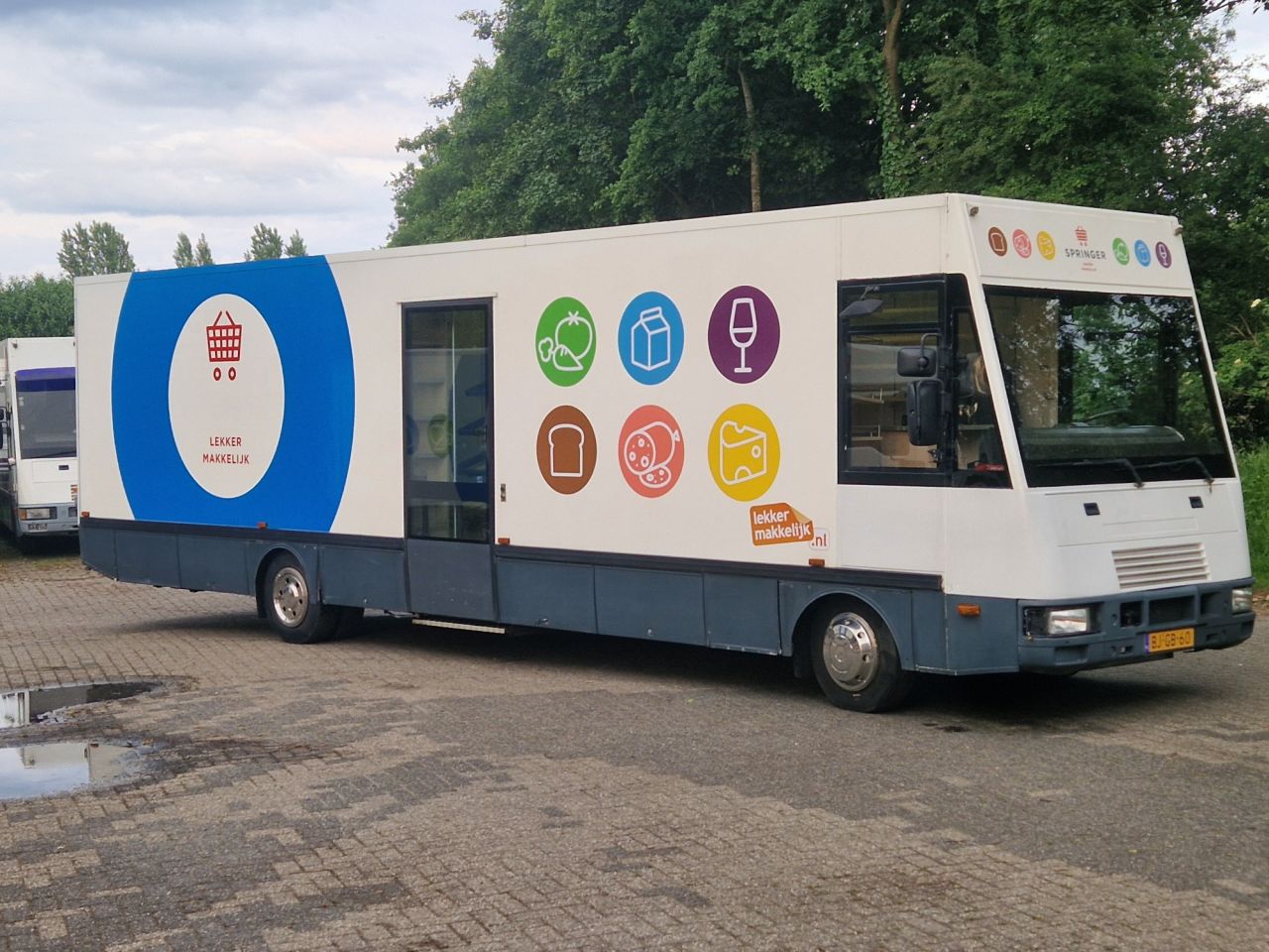 SRV wagen/rijdende winkel /verkoopwagen/ weinig KM