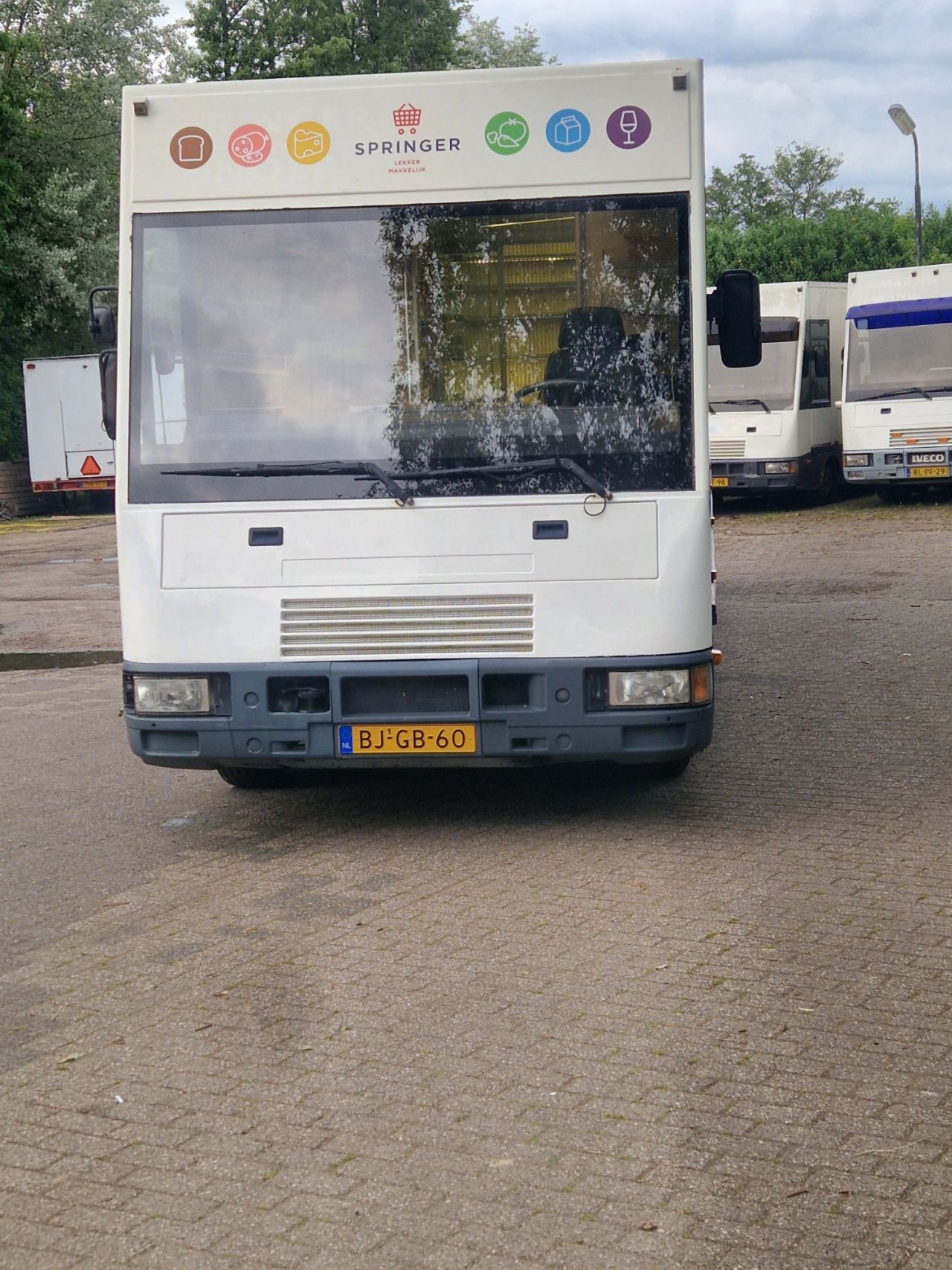 SRV wagen/rijdende winkel /verkoopwagen/ weinig KM