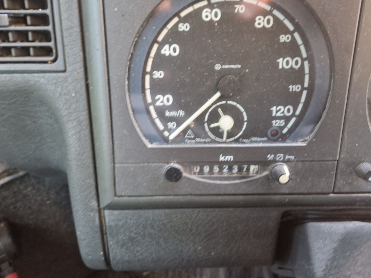 SRV wagen/rijdende winkel /verkoopwagen/ weinig KM