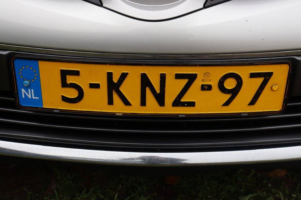 Toyota Auris Elektro+Benzin 99 PS 2013