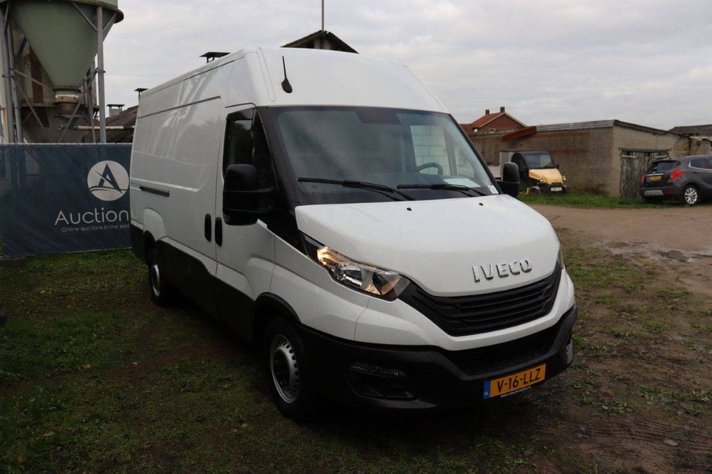 Iveco Daily 35S14 Diesel 136 PS 2023 Kastenwagen