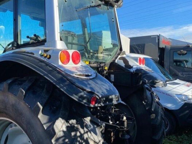 Valtra Gebr. Allradschlepper M 130