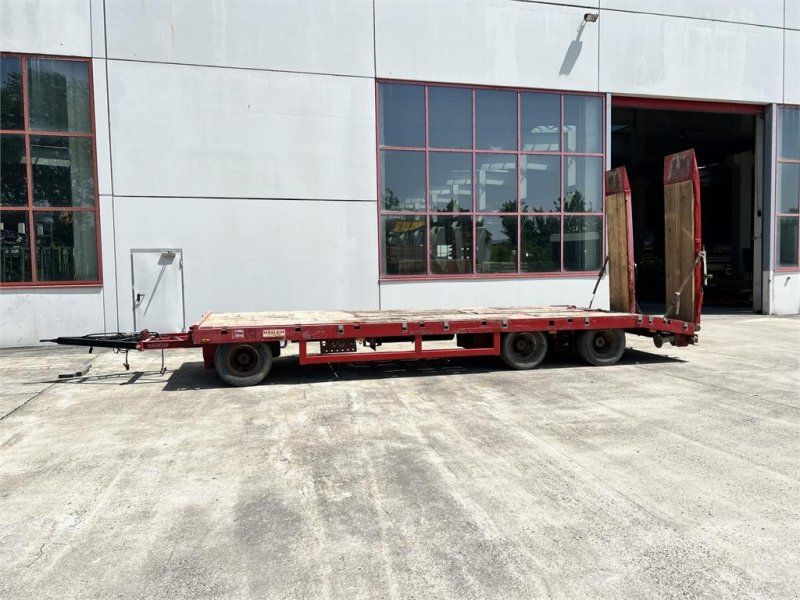 T3 3 Achs Tieflader mit gerader Ladefläch