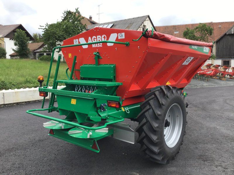 Agro-Masz REWO 8200 Großflächenstreuer Kalk Dünger Streuer