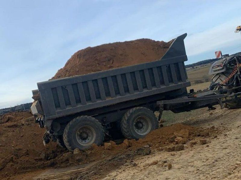 Pronar T 286 mit Abrollmulde