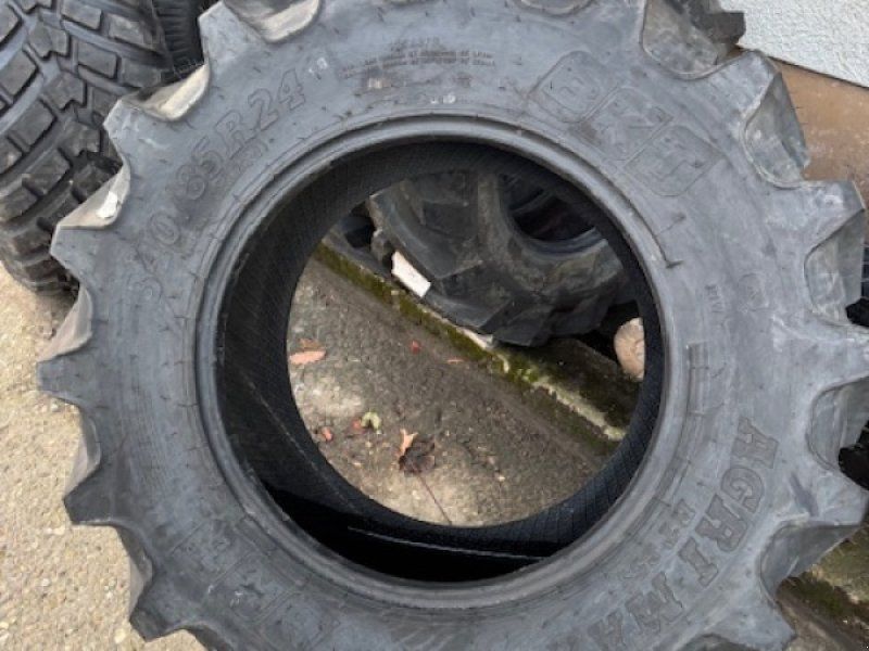 BKT 340/85R24  13,6R24