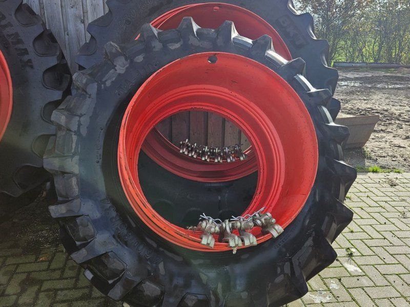BKT Zwillinge 480/80R50 und 460/85R34