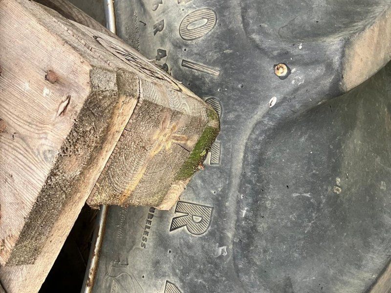 Massey Ferguson 340/95R48 + 320/95R32 Continental