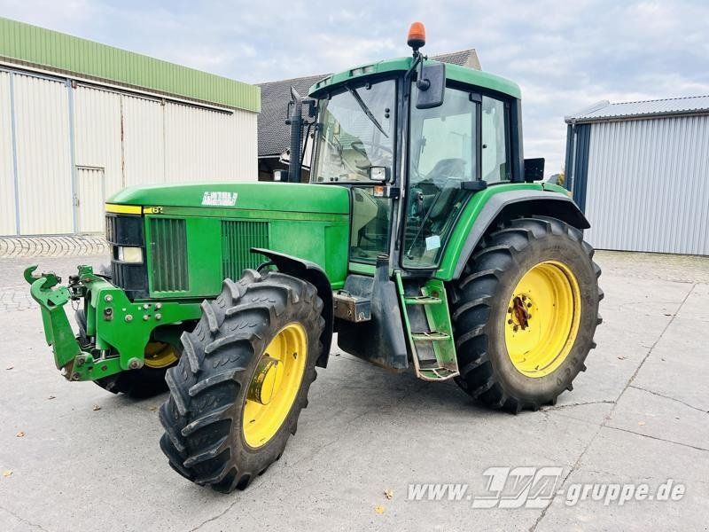 John Deere 6910