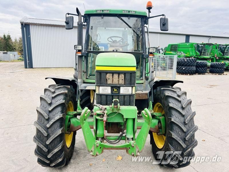John Deere 6910