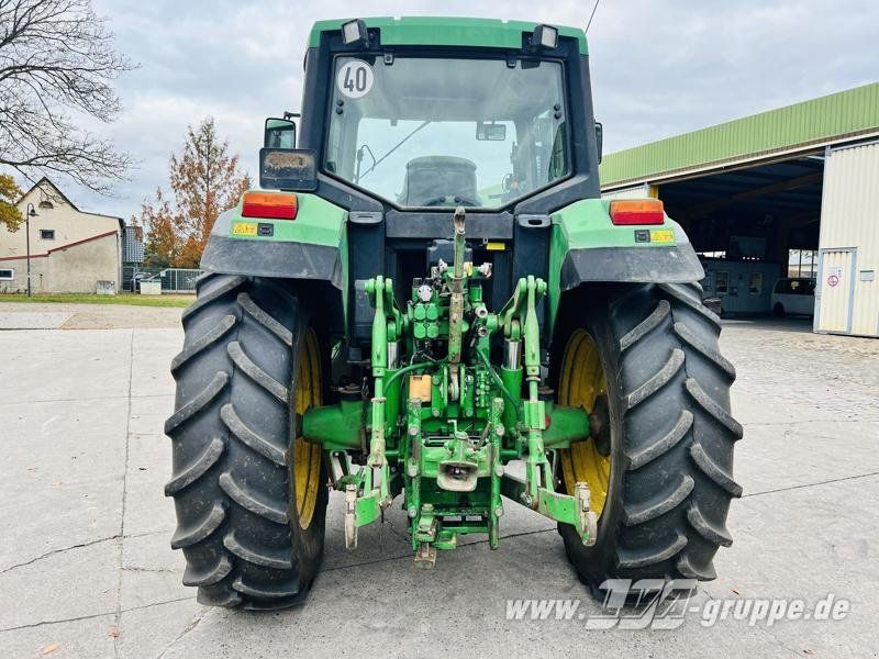 John Deere 6910