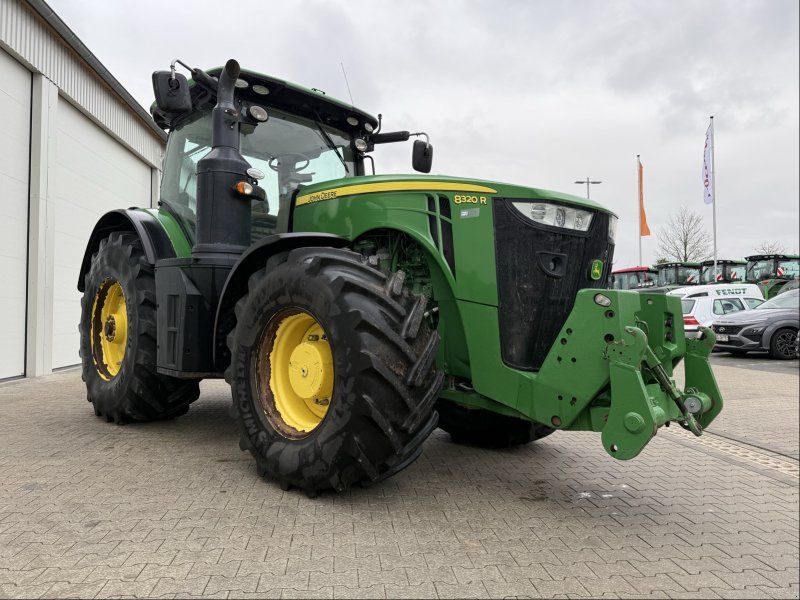 John Deere 8320 R E23