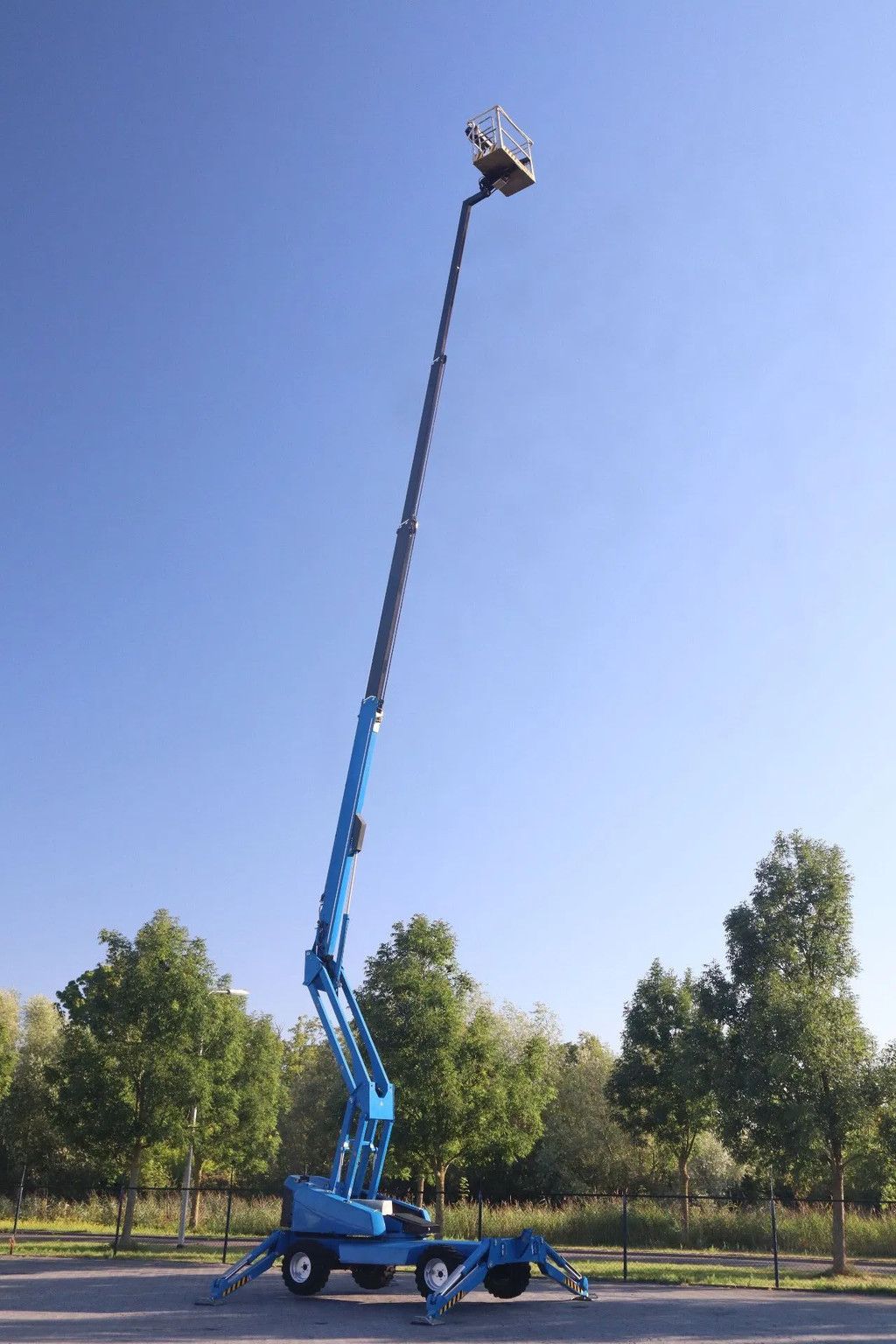 DINO 240 RXT | 24 METER | 215 KG