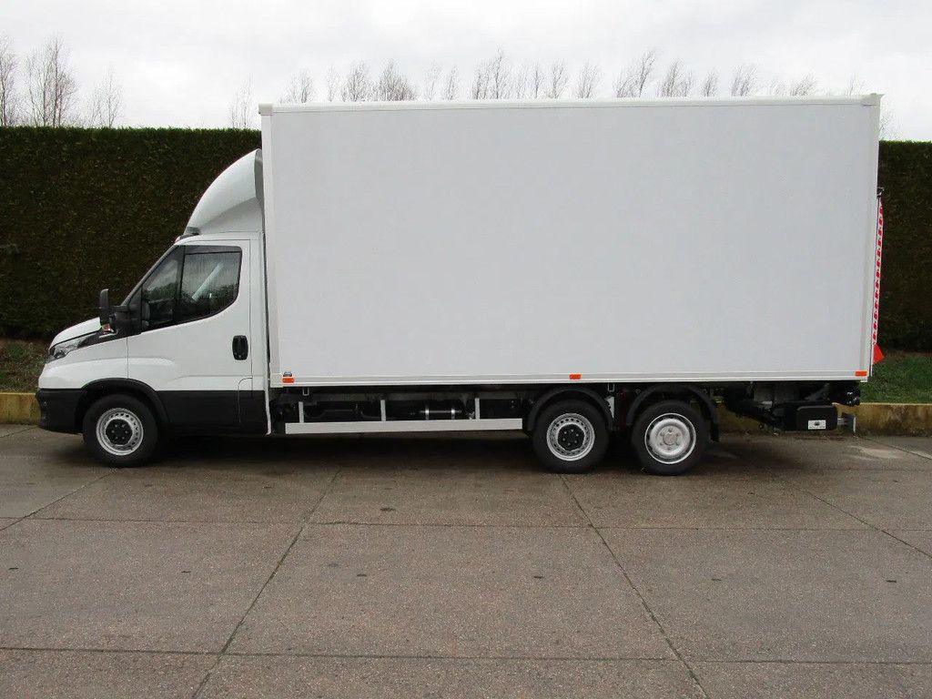 Iveco 35S18A8 / Gesloten clixtar oplegger 5,2 m.