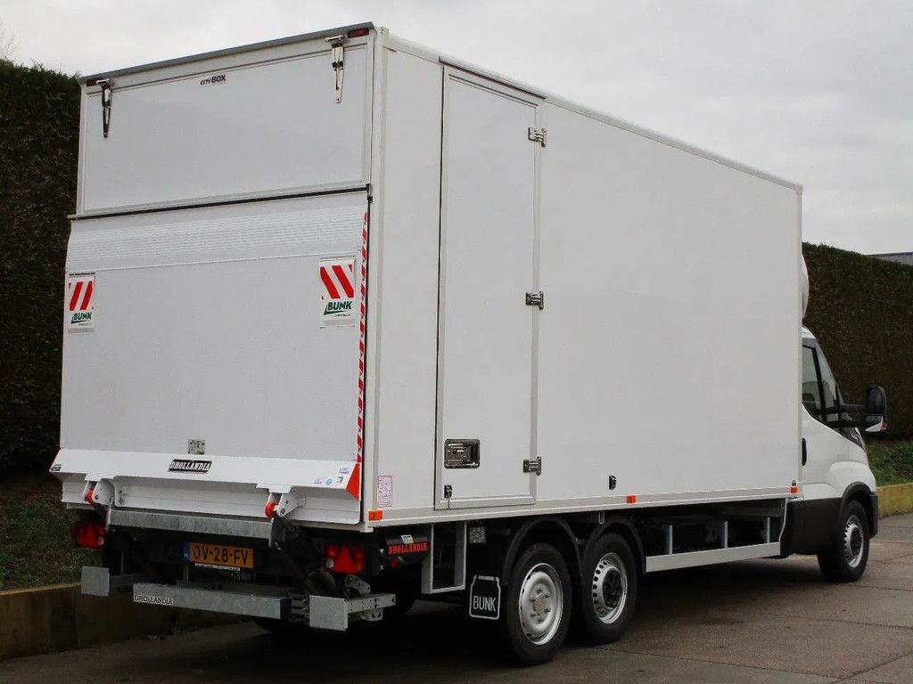 Iveco 35S18A8 / Gesloten clixtar oplegger 5,2 m.