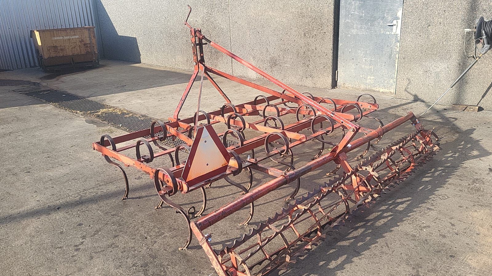 Moocon triltand cultivator met verkruimelrol