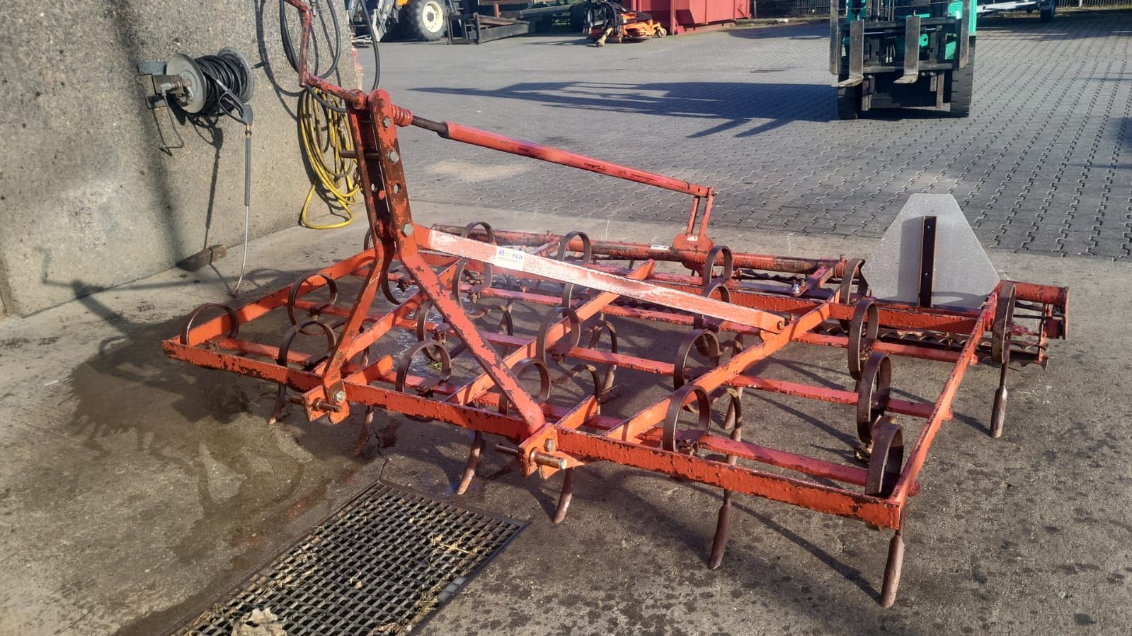 Moocon triltand cultivator met verkruimelrol