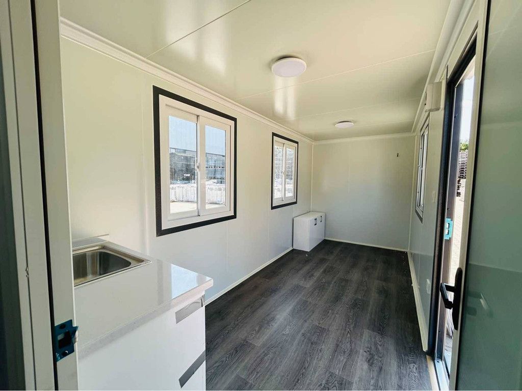 Mobile living unit with bathroom 2025