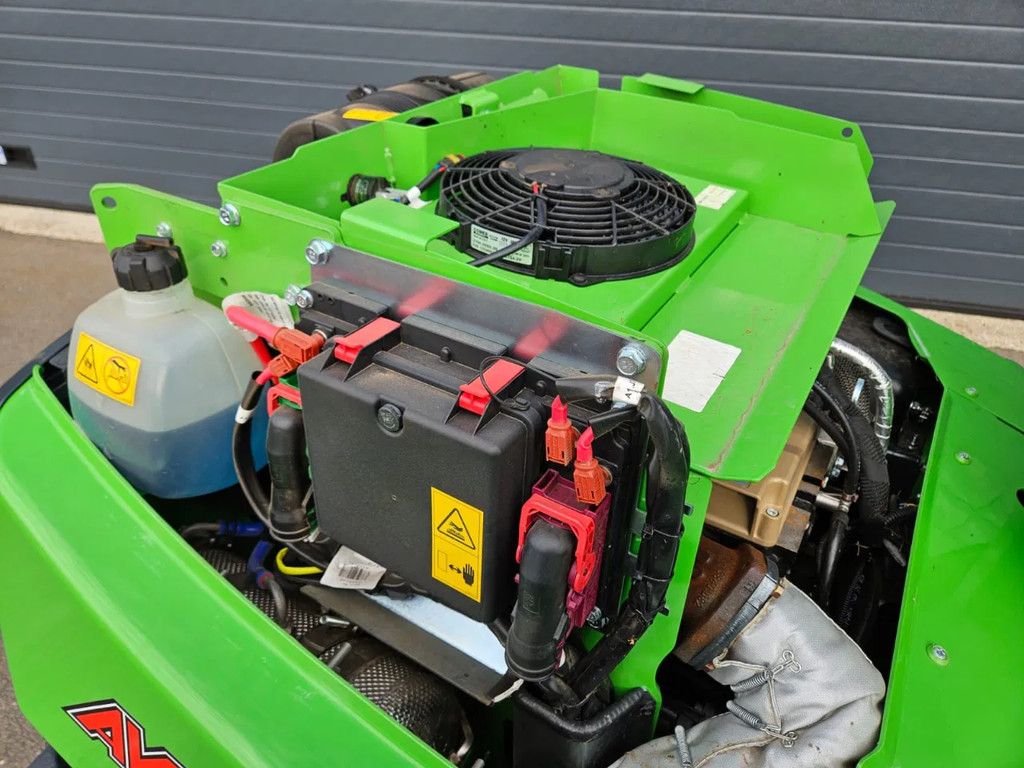 Avant 860i TDL mini-shovel