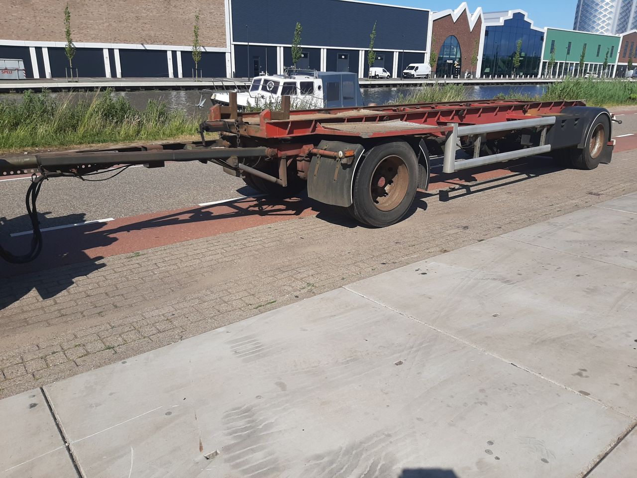 Veenhuis tank op renders ahw. + div. tank op slede rvs + floor