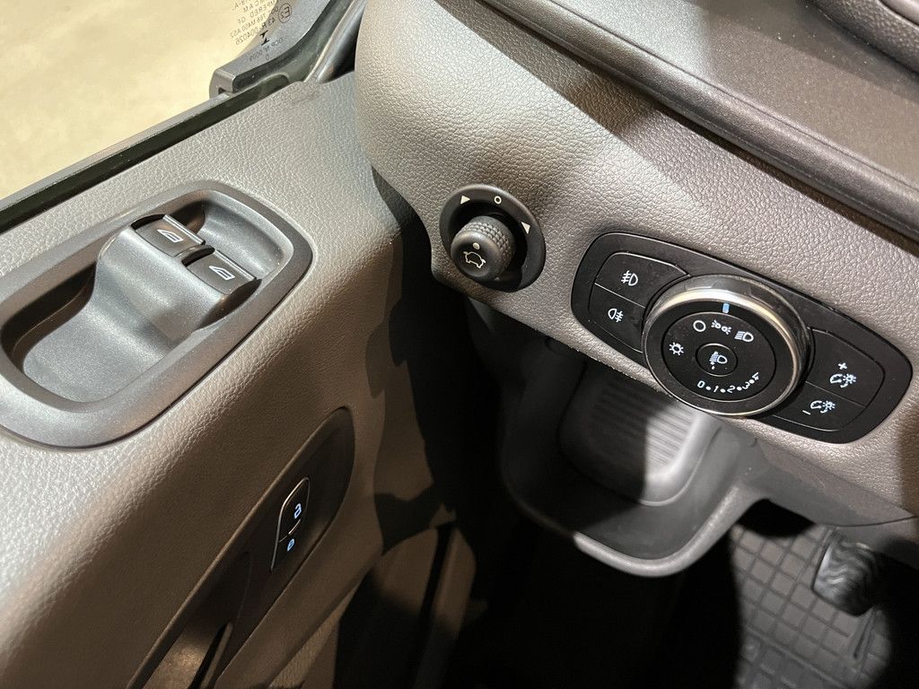 Ford Transit 350 2.0 TDCI L2H1 Trend AWD 4X4 170 PK Open Laadbak / Euro 6 / Airco / Cruise Control / Trekhaak / 3-Zits / 80.300 KM !!