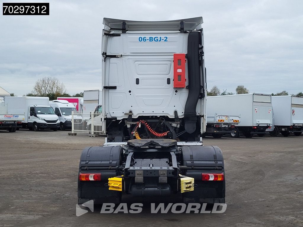 Mercedes Actros 1942 4X2 BigSpace 2x Tanks