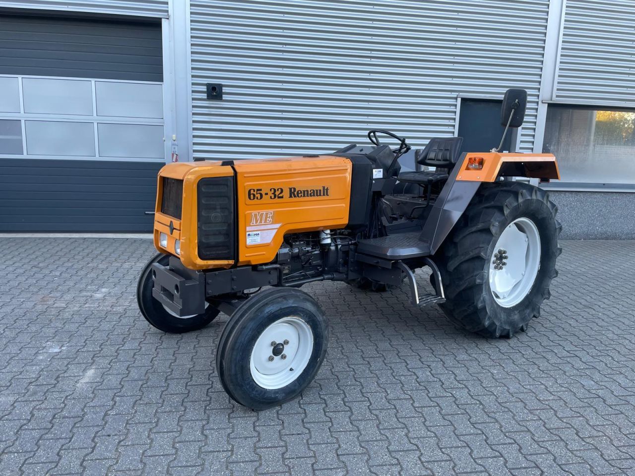 Renault 65-32 ME tractor
